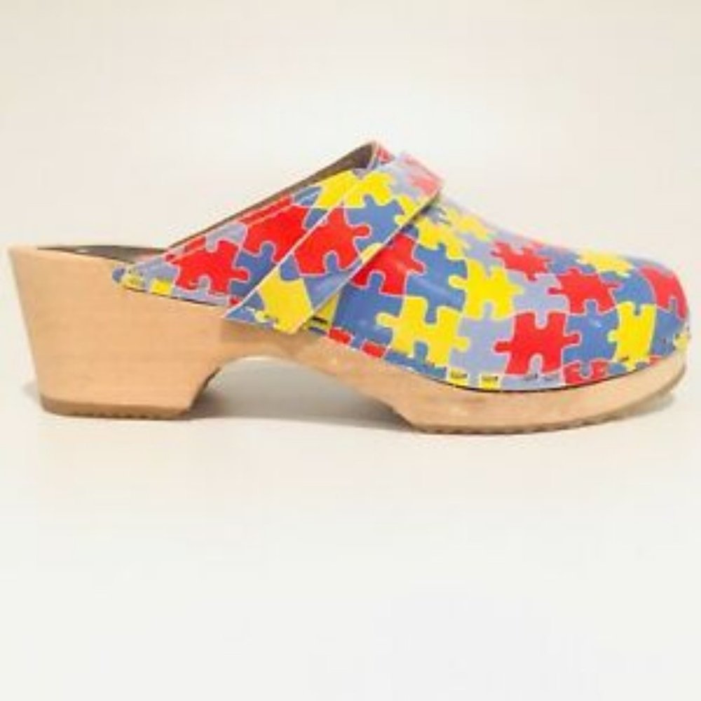 Cape Clogs Women's Puzzle Piece Clogs